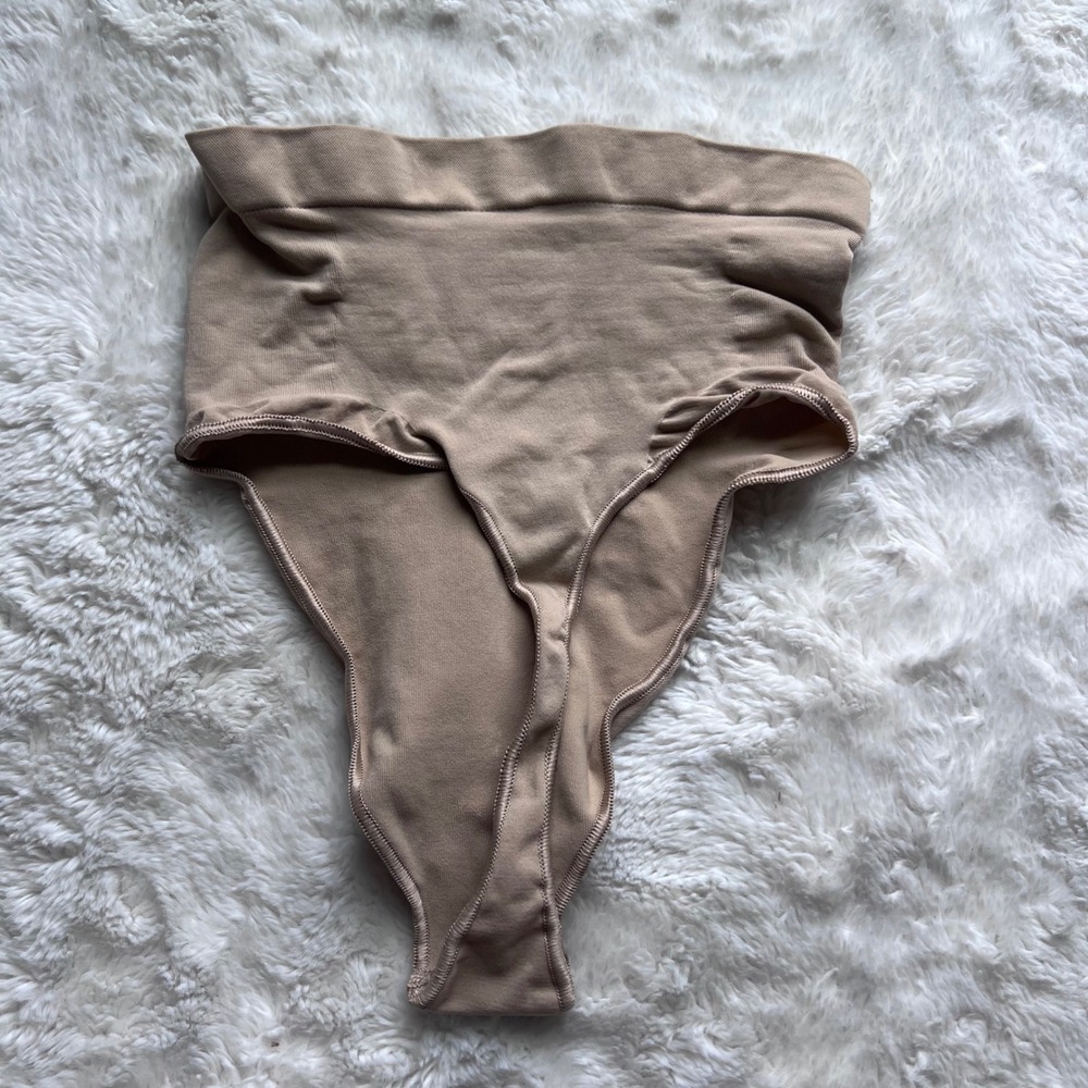 Skims Sculpting Super High Waisted Thong Clay Tan Size Small Shapewear Underwear - Picture 4 of 8